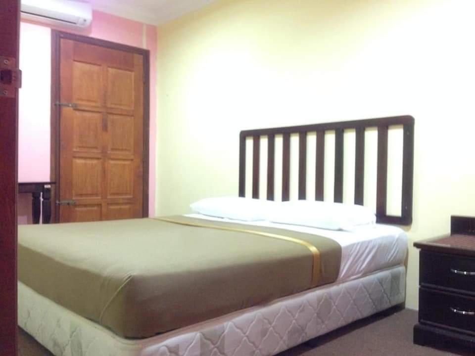 Hotel Nawar Pasir Mas Extérieur photo