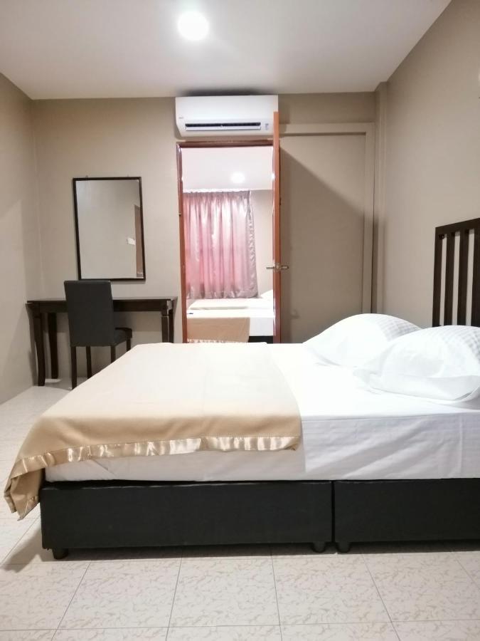 Hotel Nawar Pasir Mas Extérieur photo